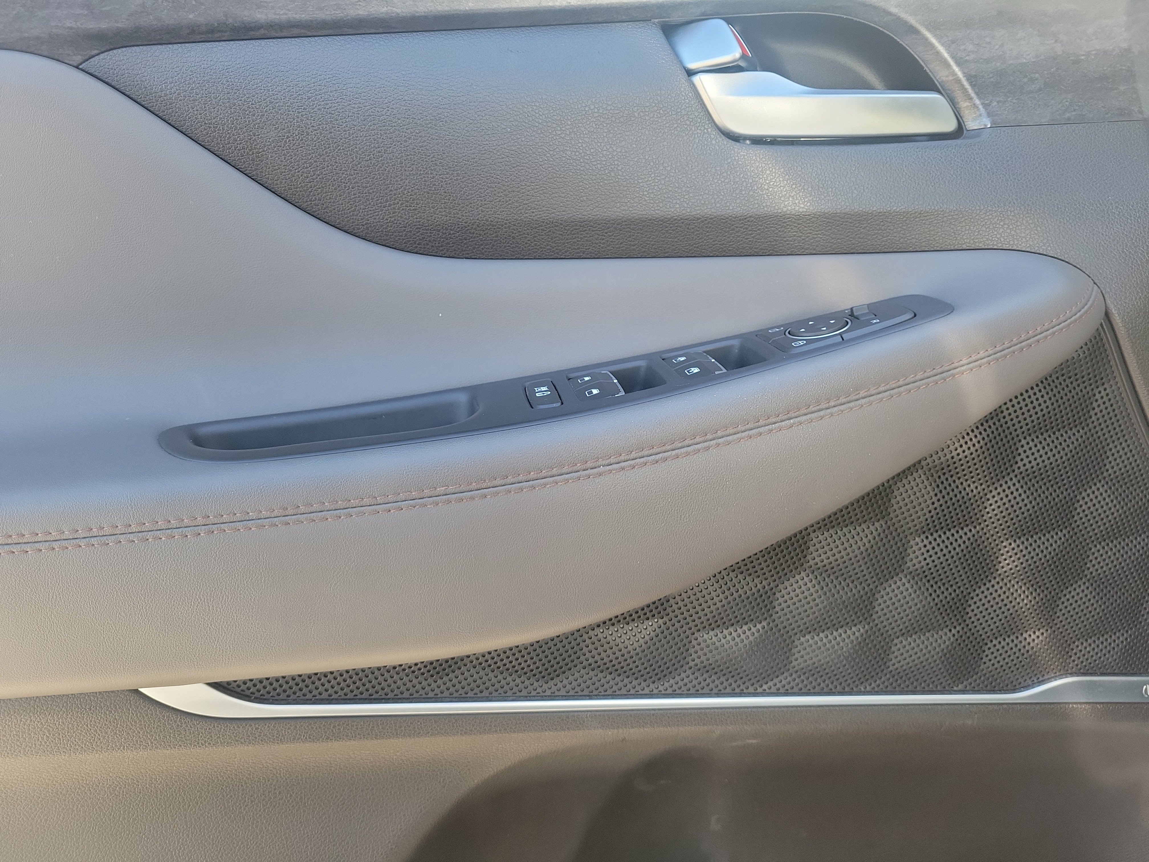 Used 2020 Hyundai Santa Fe SEL w/ Convenience + Premium Package image 17