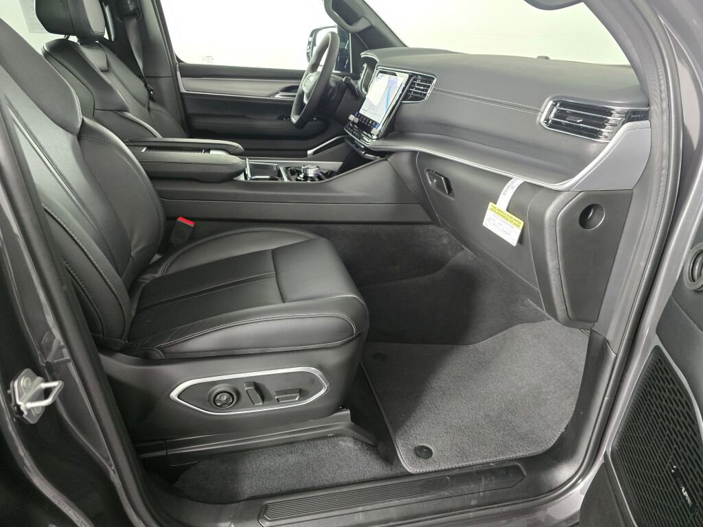 New 2026 Jeep Grand Wagoneer 4WD image 44