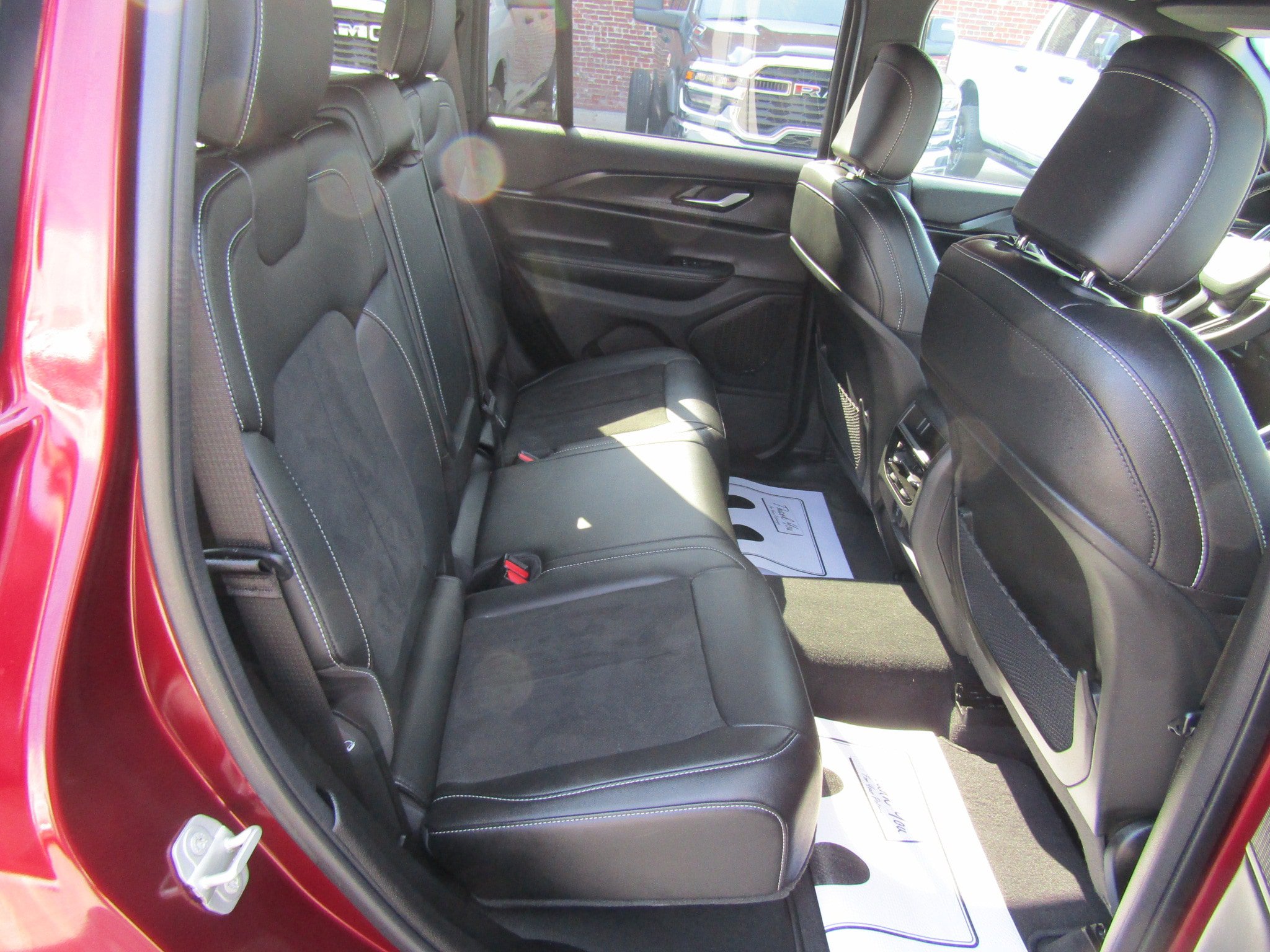 Used 2024 Jeep Grand Cherokee Altitude AWD/4WD image 15