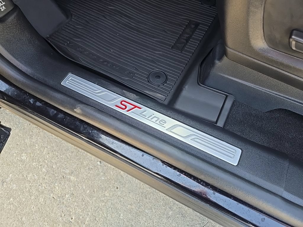 Used 2025 Ford Explorer ST-Line AWD/4WD image 35