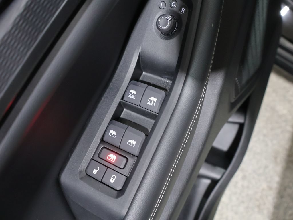 Used 2024 Jeep Grand Cherokee L Altitude AWD/4WD image 14