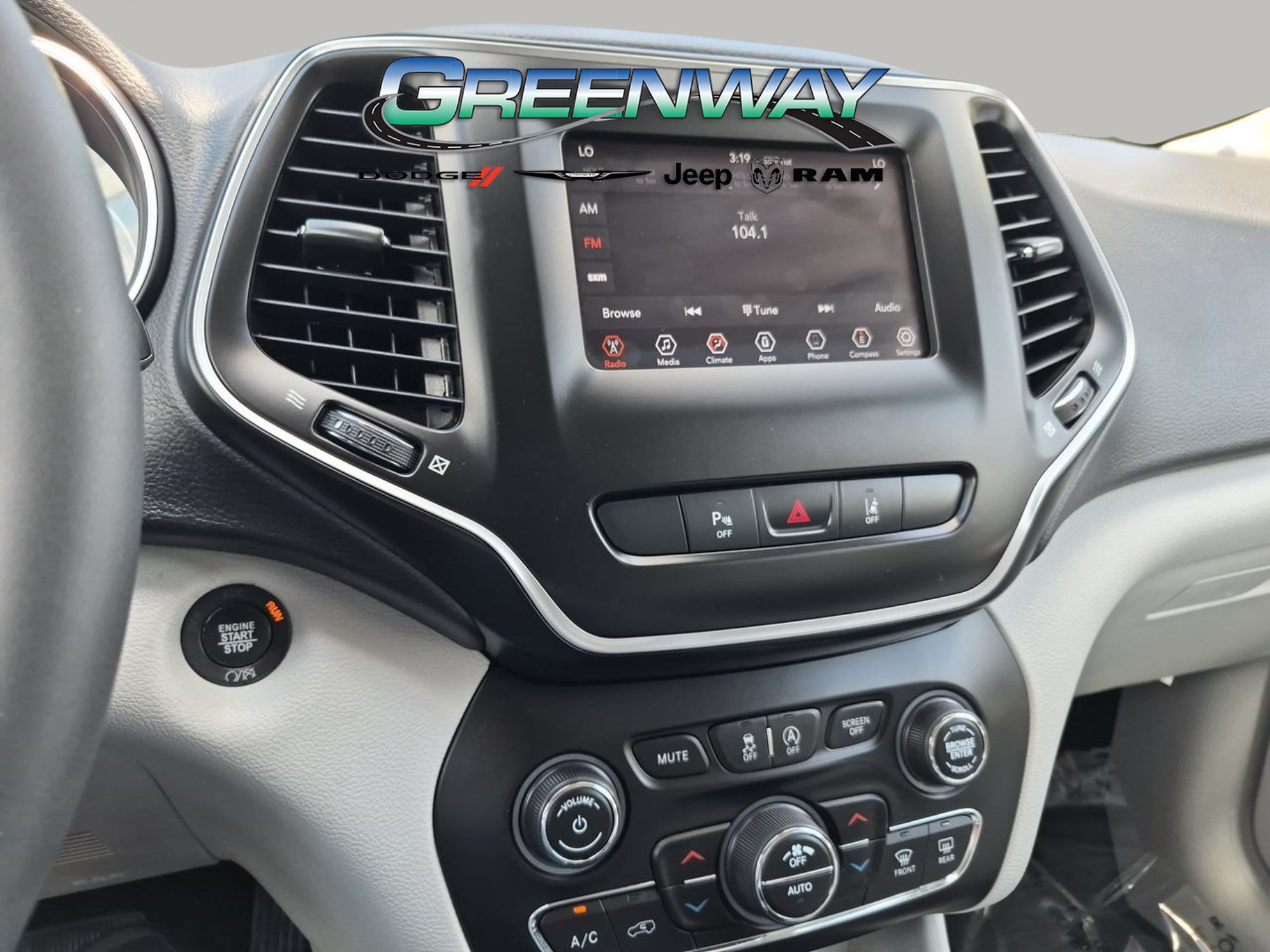 Used 2020 Jeep Cherokee Latitude Plus w/ Comfort/Convenience Group FWD image 16