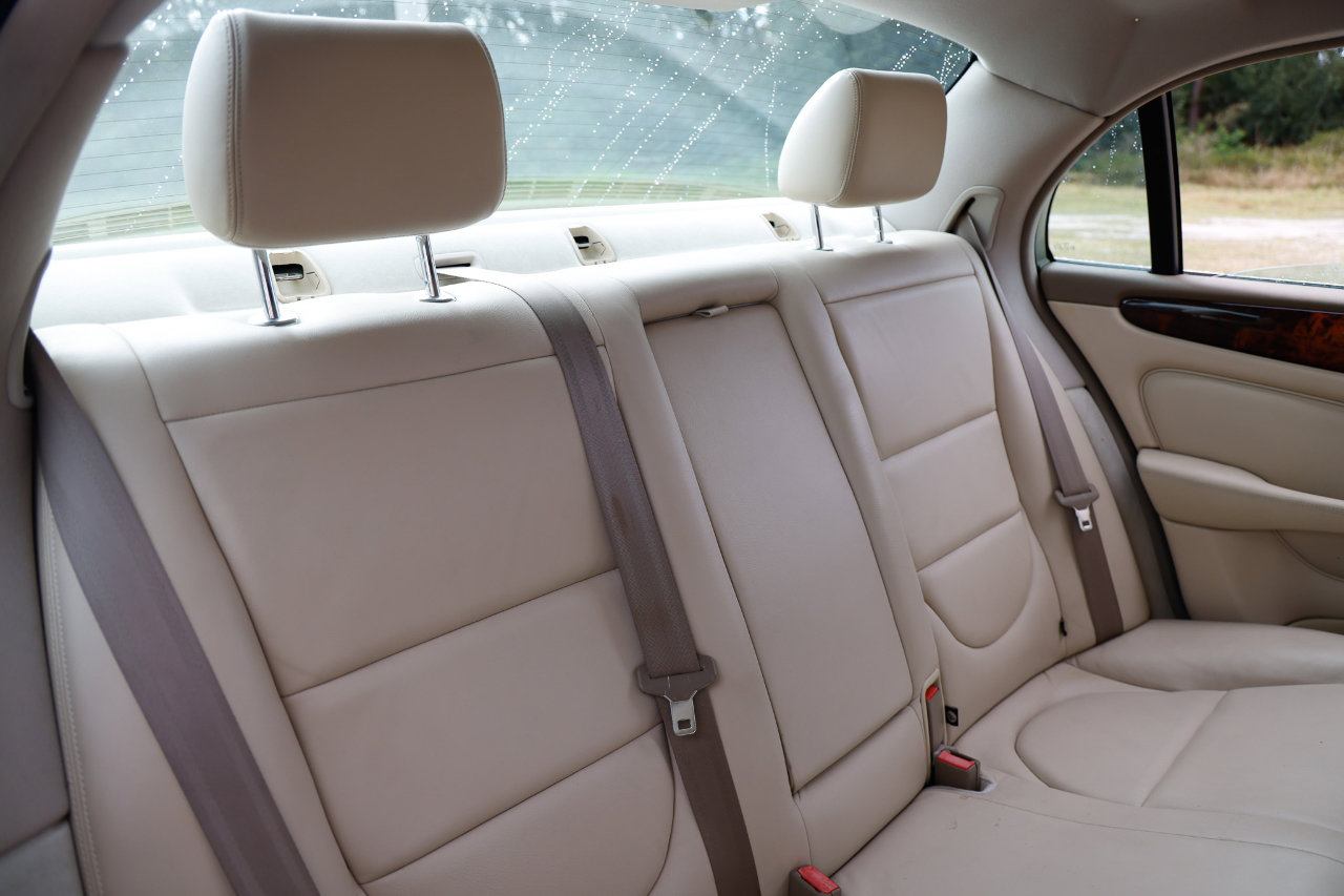 Used 2004 Jaguar XJ8 image 14