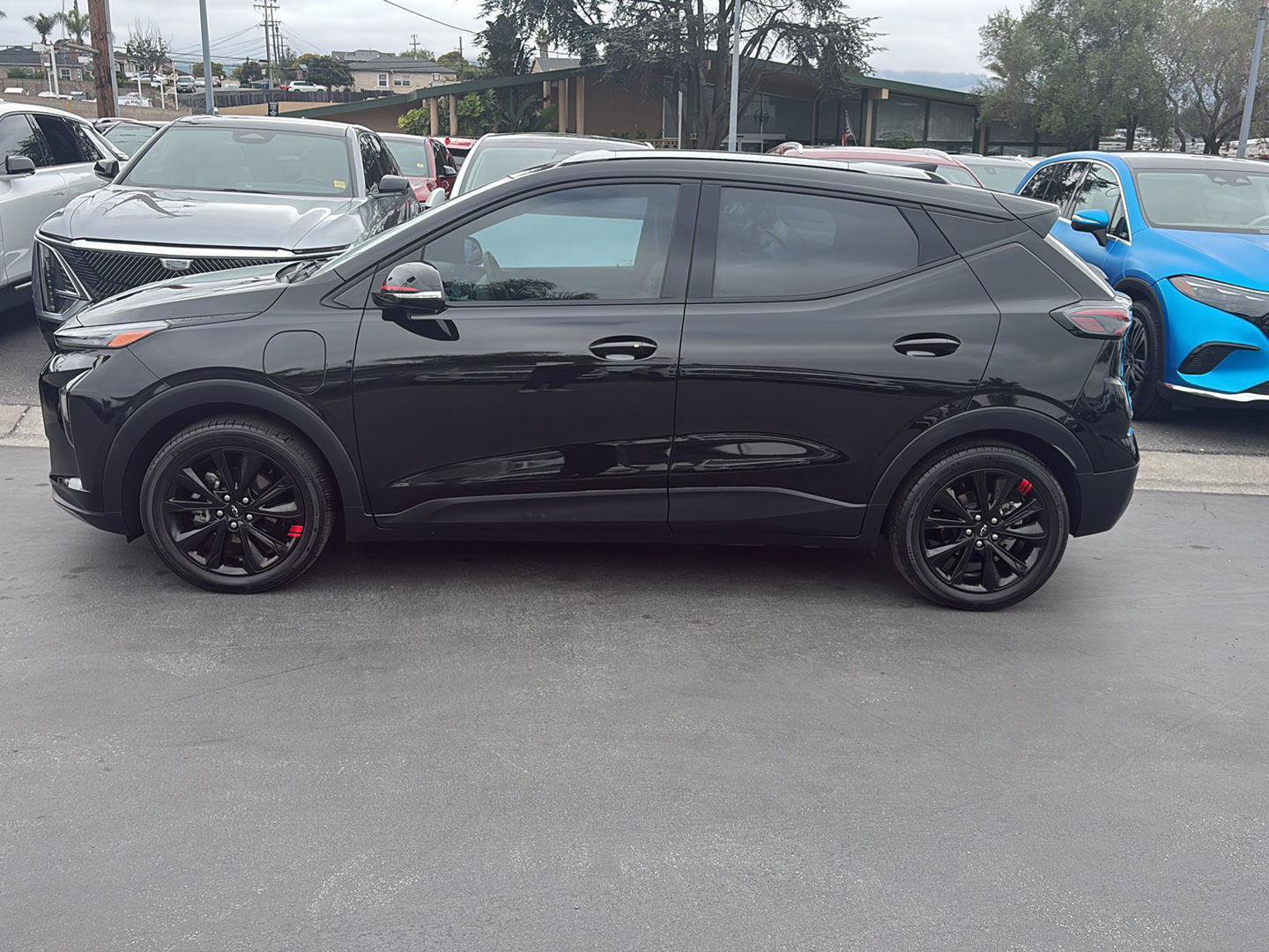Used 2023 Chevrolet Bolt EUV LT w/ Convenience Package FWD image 2