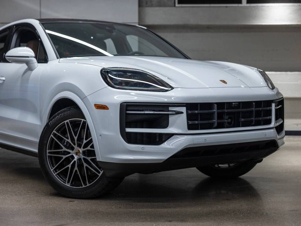 Certified 2026 Porsche Cayenne Coupe AWD/4WD image 11