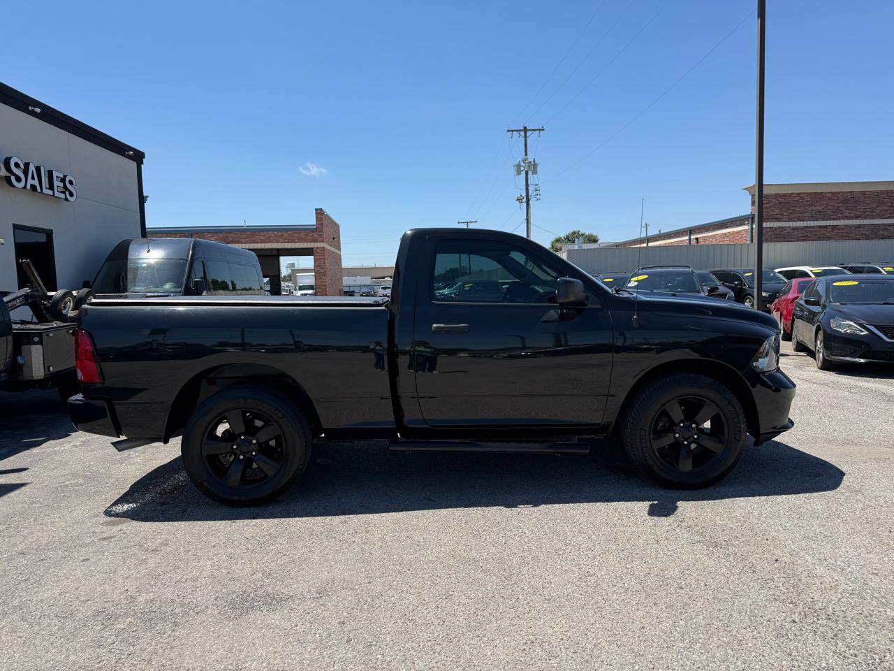 Used 2017 RAM 1500 Express w/ Black Ram 1500 Express Group RWD image 5