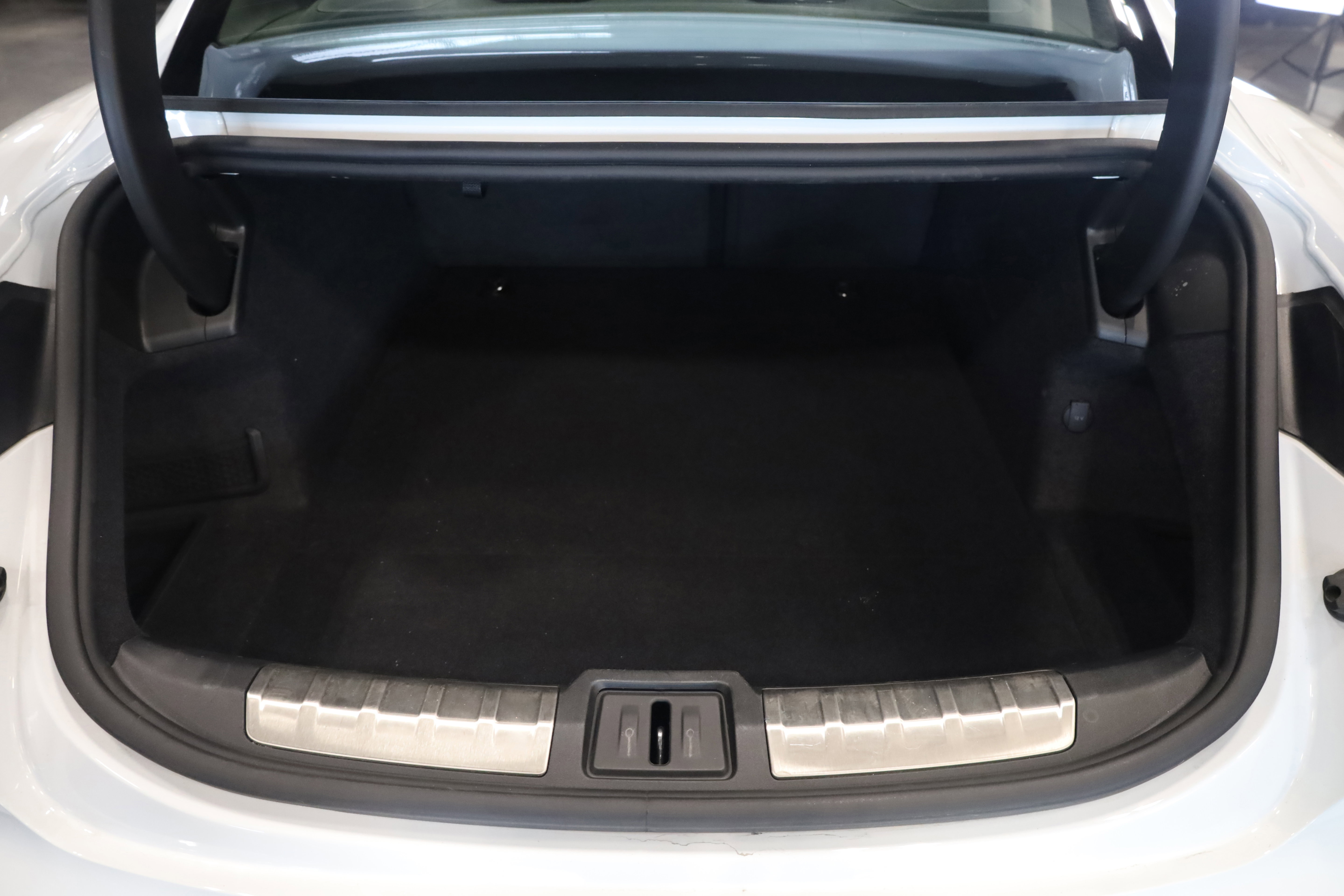 Used 2020 Porsche Taycan Turbo S image 7