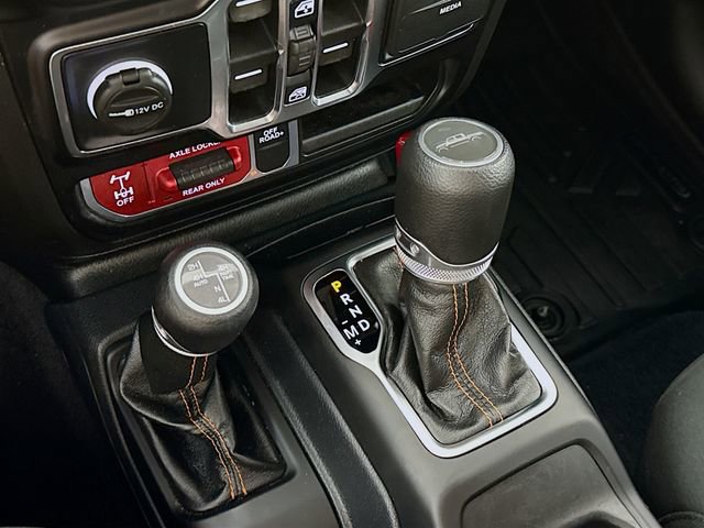 Used 2021 Jeep Gladiator Mojave w/ Cold Weather Group image 17