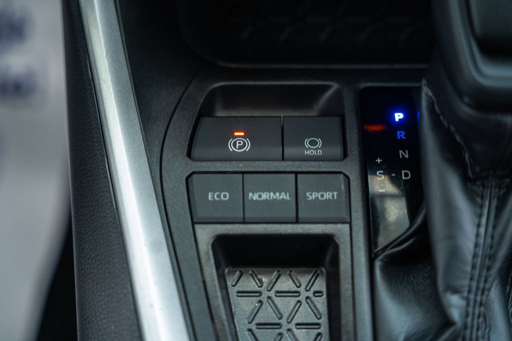 Certified 2025 Toyota RAV4 LE FWD image 26