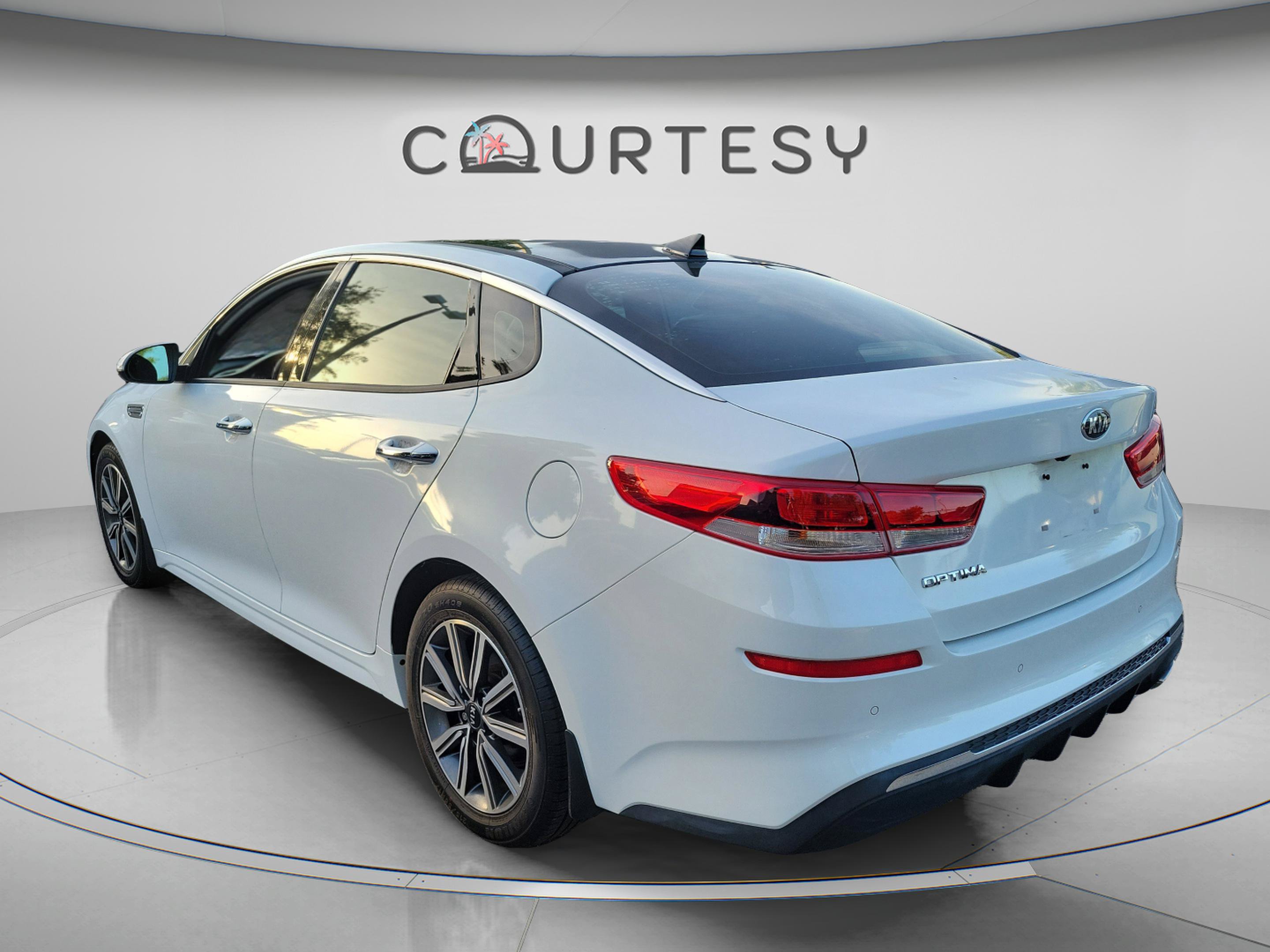 Used 2019 Kia Optima LX w/ LX Premium Package FWD image 2