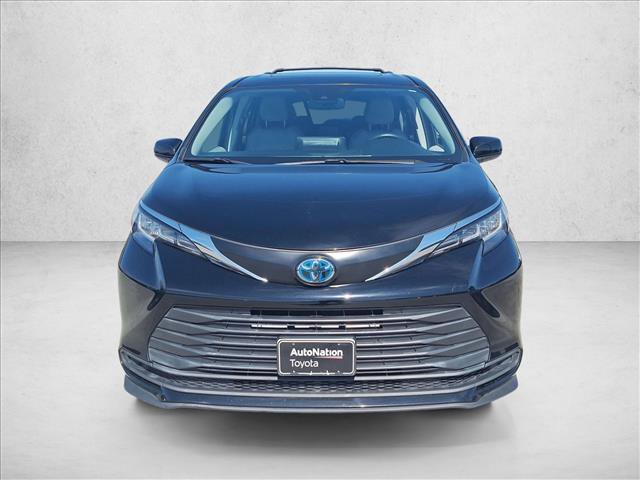Used 2022 Toyota Sienna LE w/ LE Plus Package FWD image 3