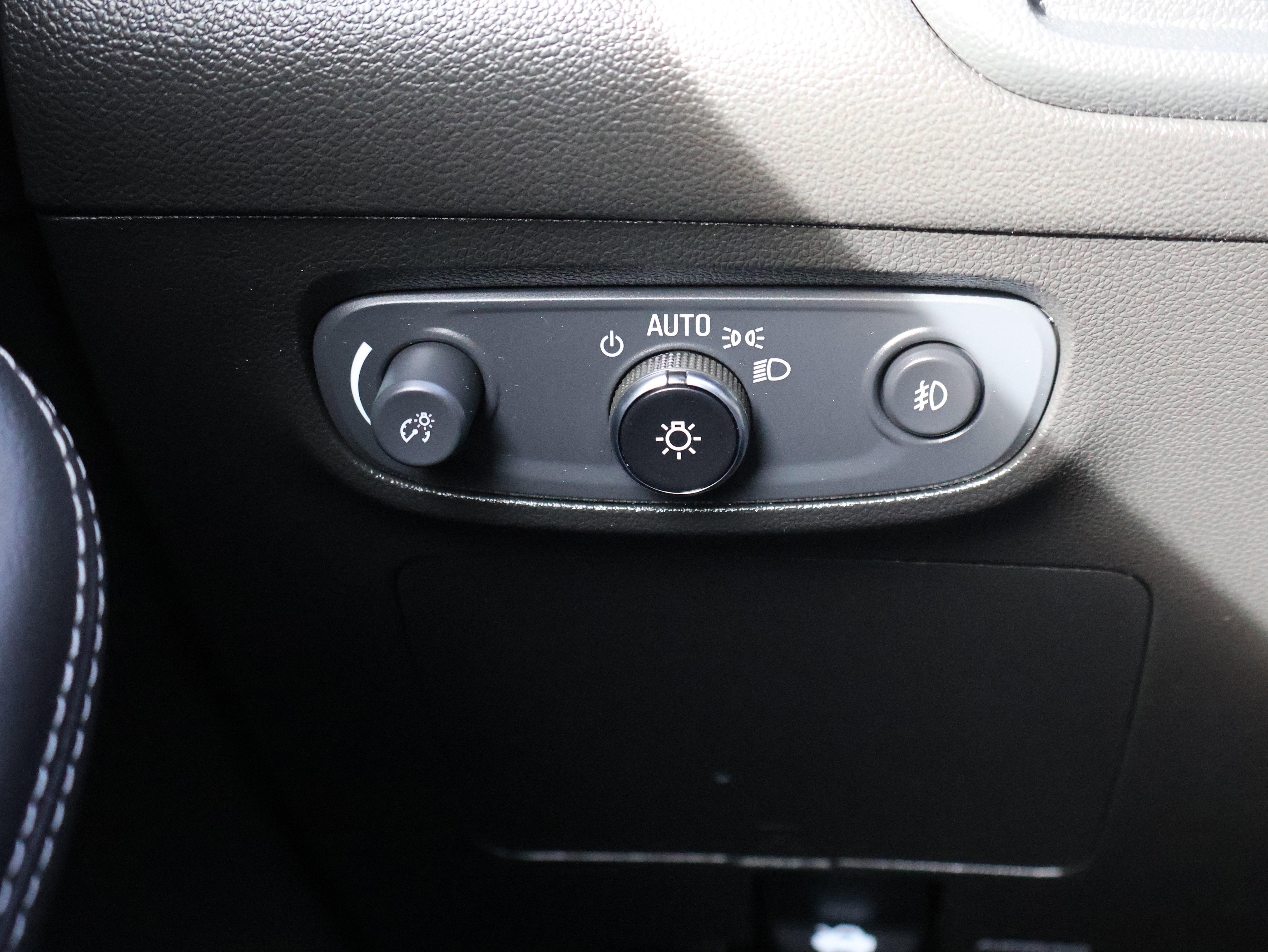 Used 2022 Buick Encore GX Essence w/ Advanced Technology Package image 36