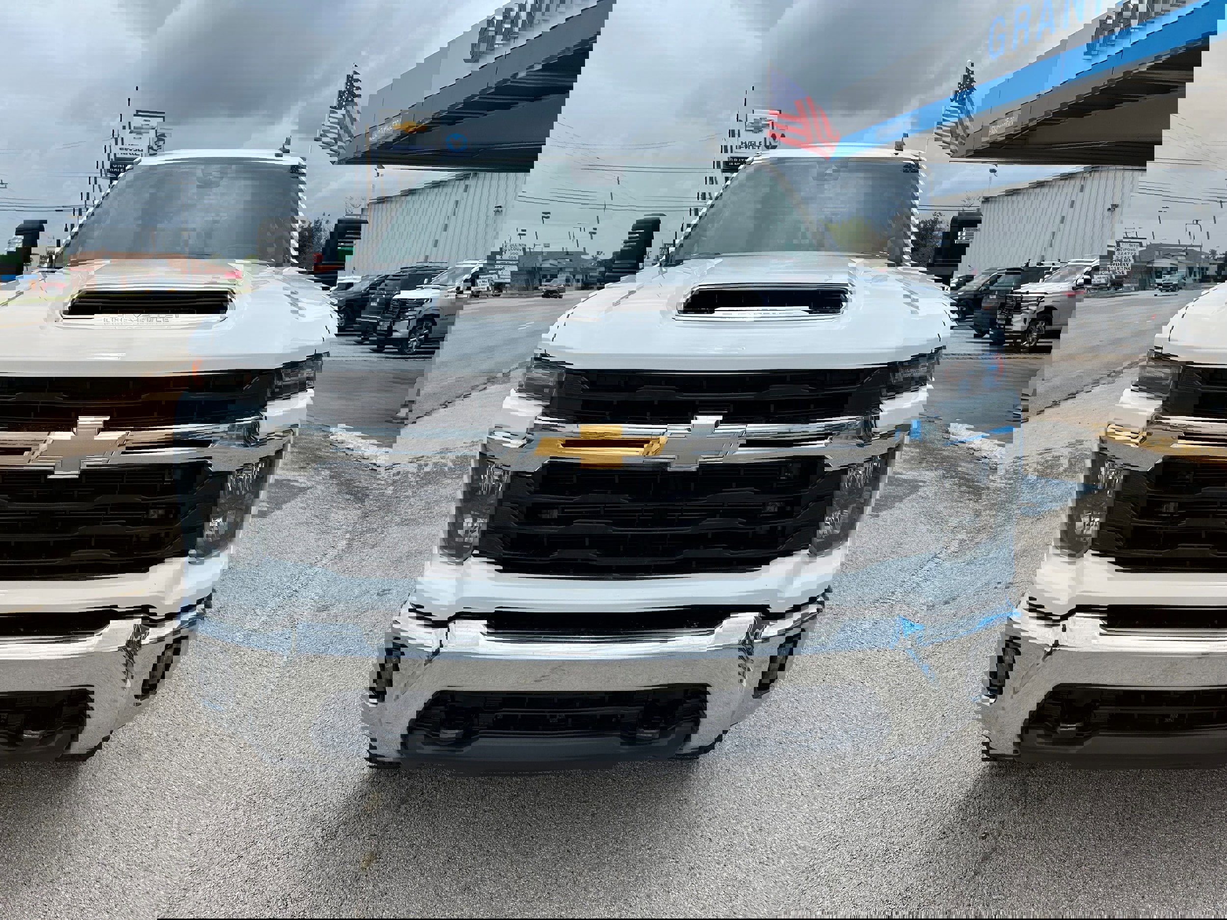 Used 2024 Chevrolet Silverado 2500 LT w/ Convenience Package image 2