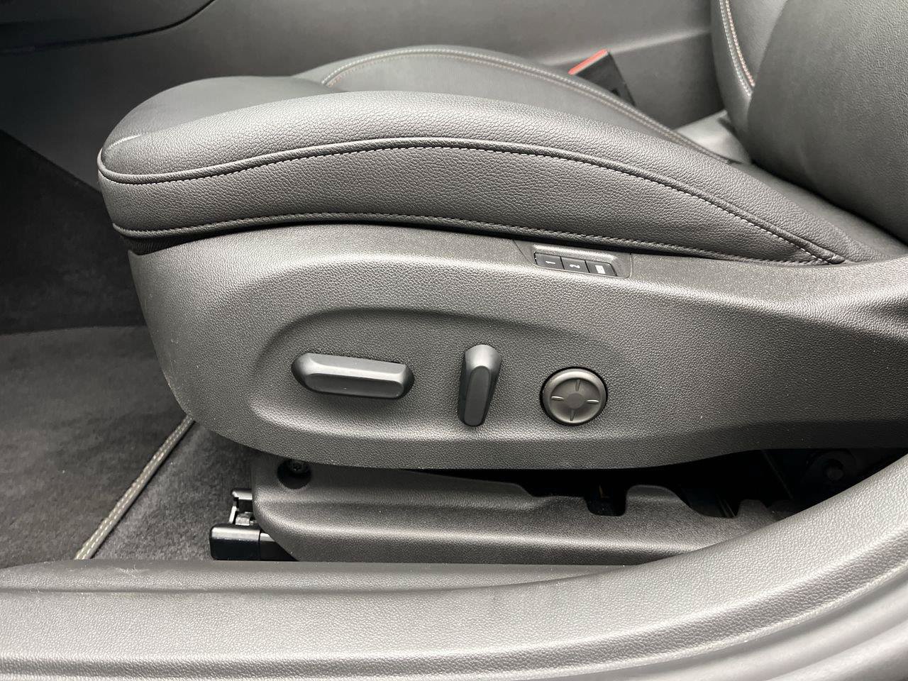 Certified 2020 Buick Regal Essence FWD image 12