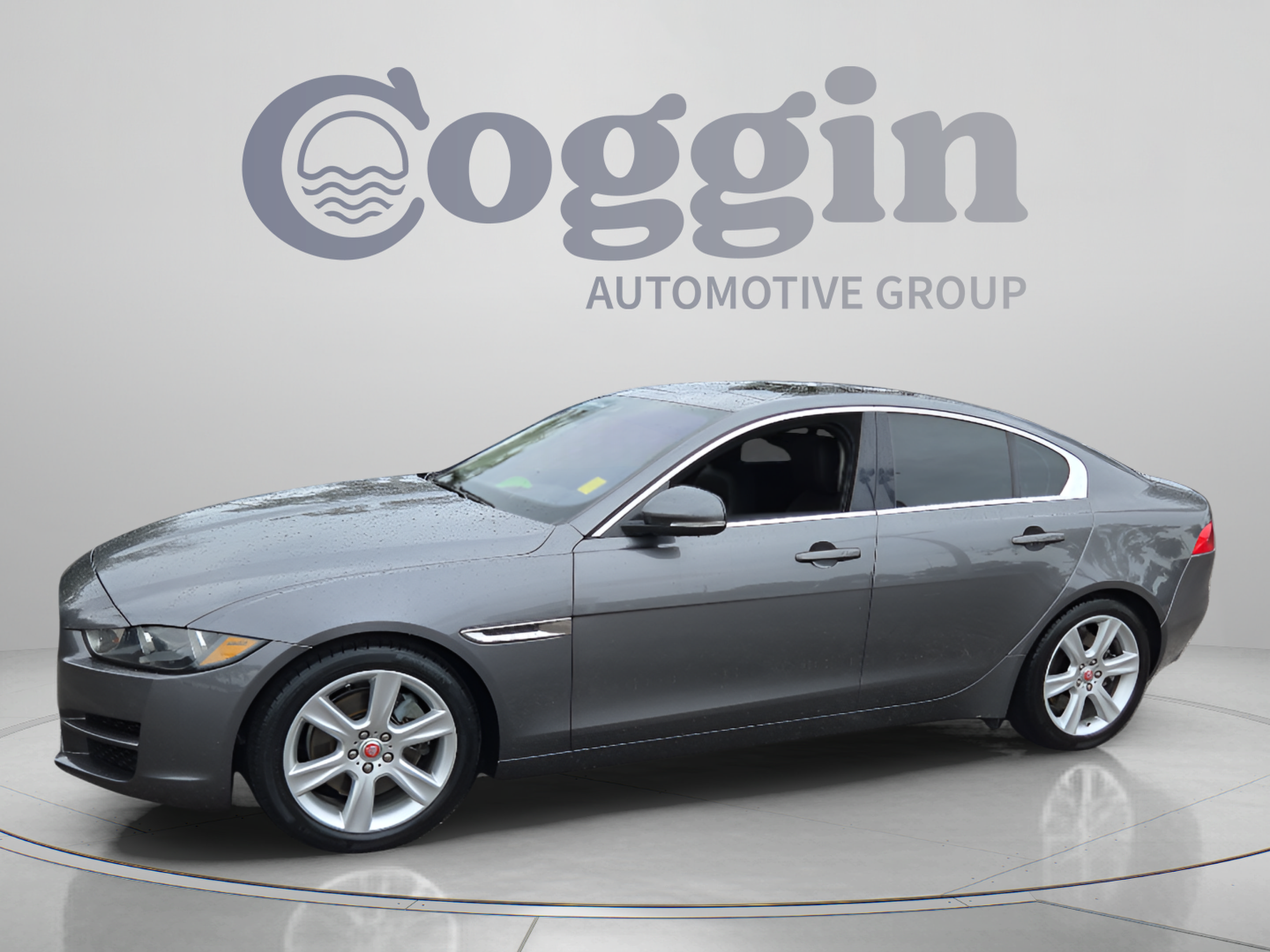 Used 2017 Jaguar XE Prestige RWD image 1