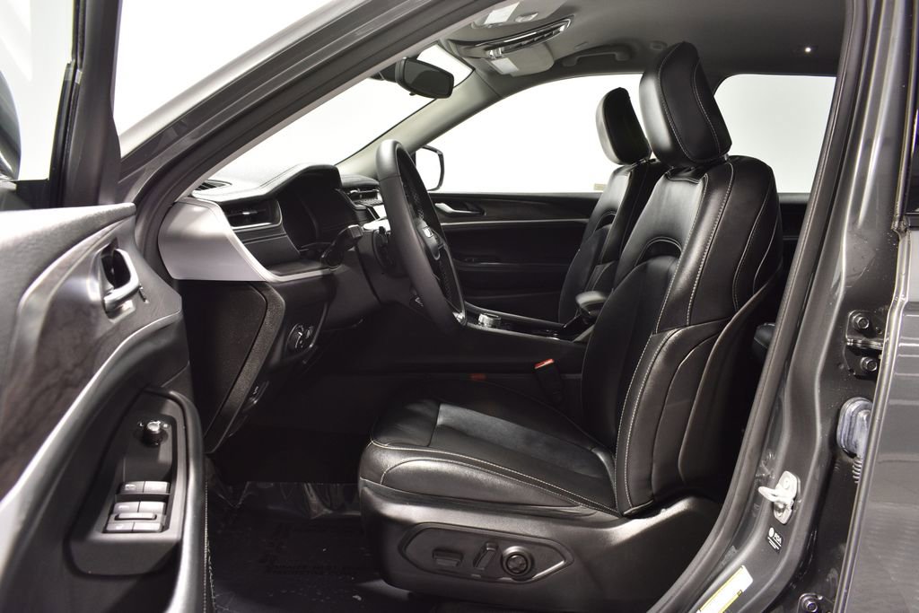 Used 2023 Jeep Grand Cherokee L Limited image 10