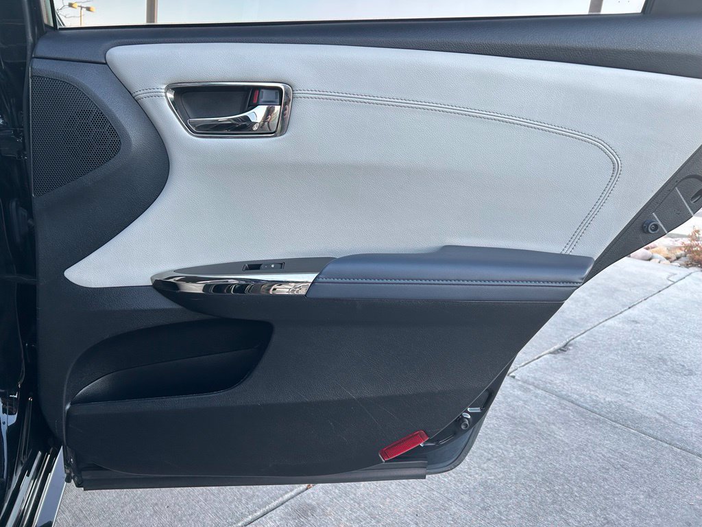 Used 2014 Toyota Avalon XLE FWD image 27