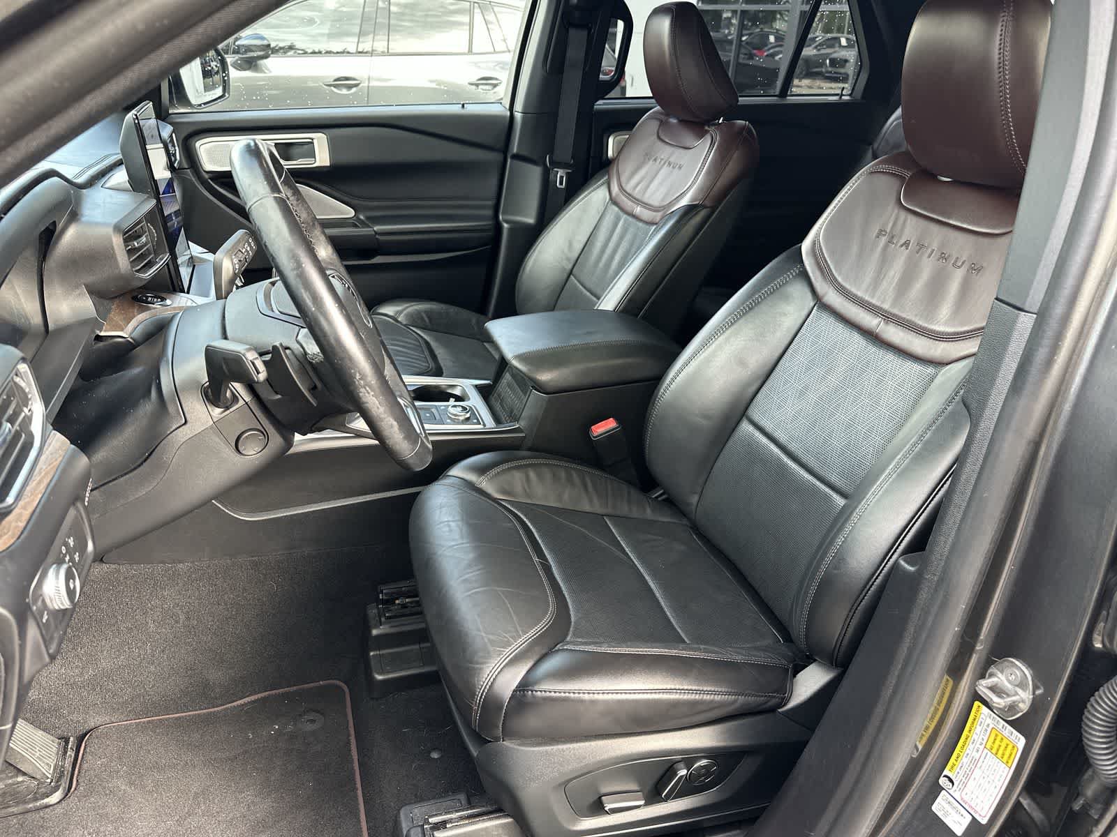 Used 2020 Ford Explorer Platinum w/ Premium Technology Package AWD/4WD image 3