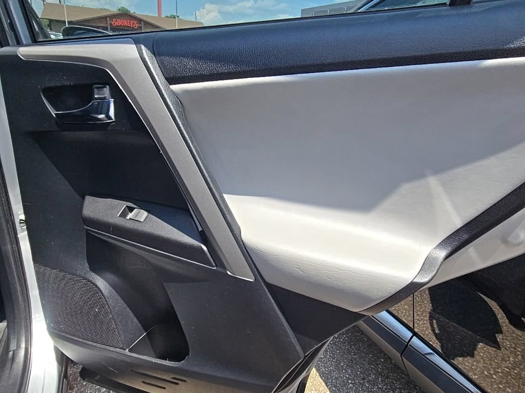Used 2018 Toyota RAV4 XLE w/ Plus Extra Value Package AWD/4WD image 25