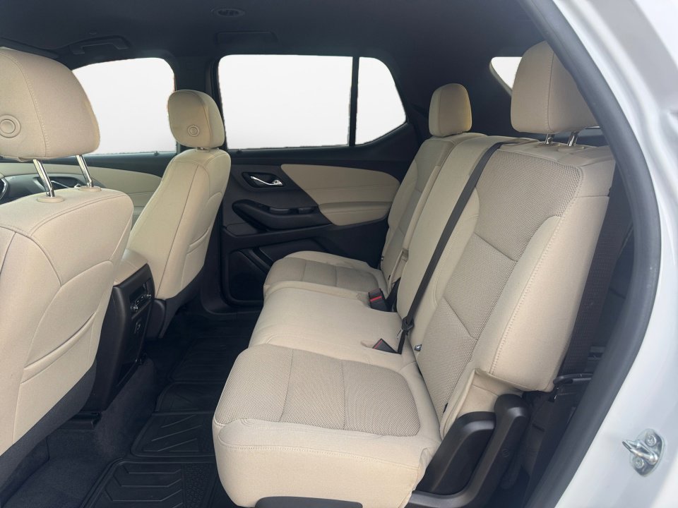 Used 2022 Chevrolet Traverse LS image 15