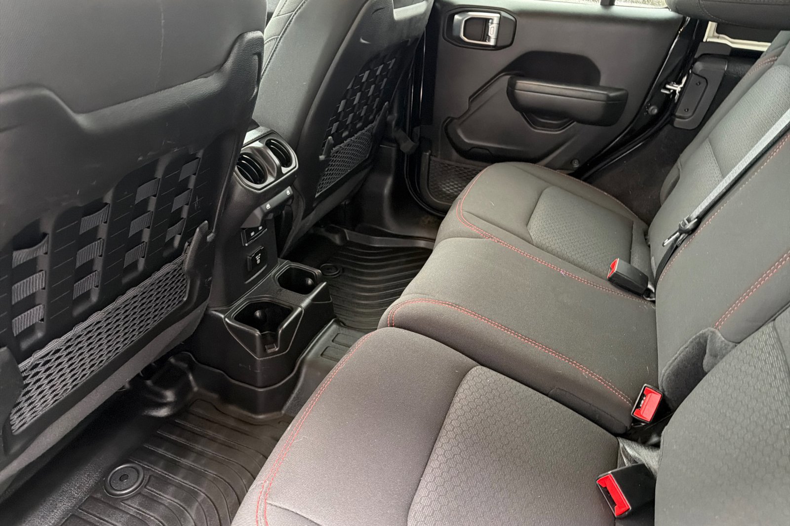 Used 2022 Jeep Wrangler Unlimited Rubicon w/ Cold Weather Group image 11