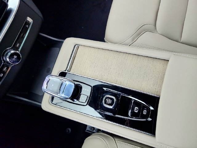 New 2026 Volvo XC90 B6 Plus w/ Protection Package AWD/4WD image 22
