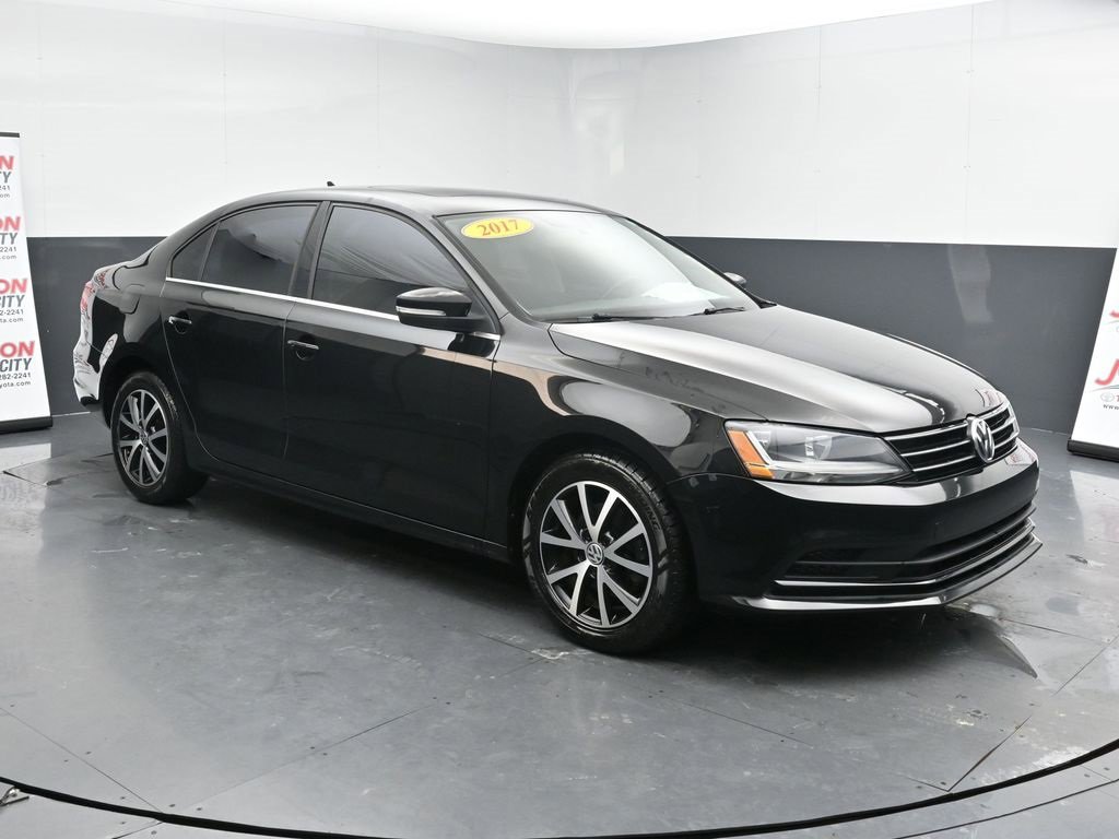 Used 2017 Volkswagen Jetta SE image 2