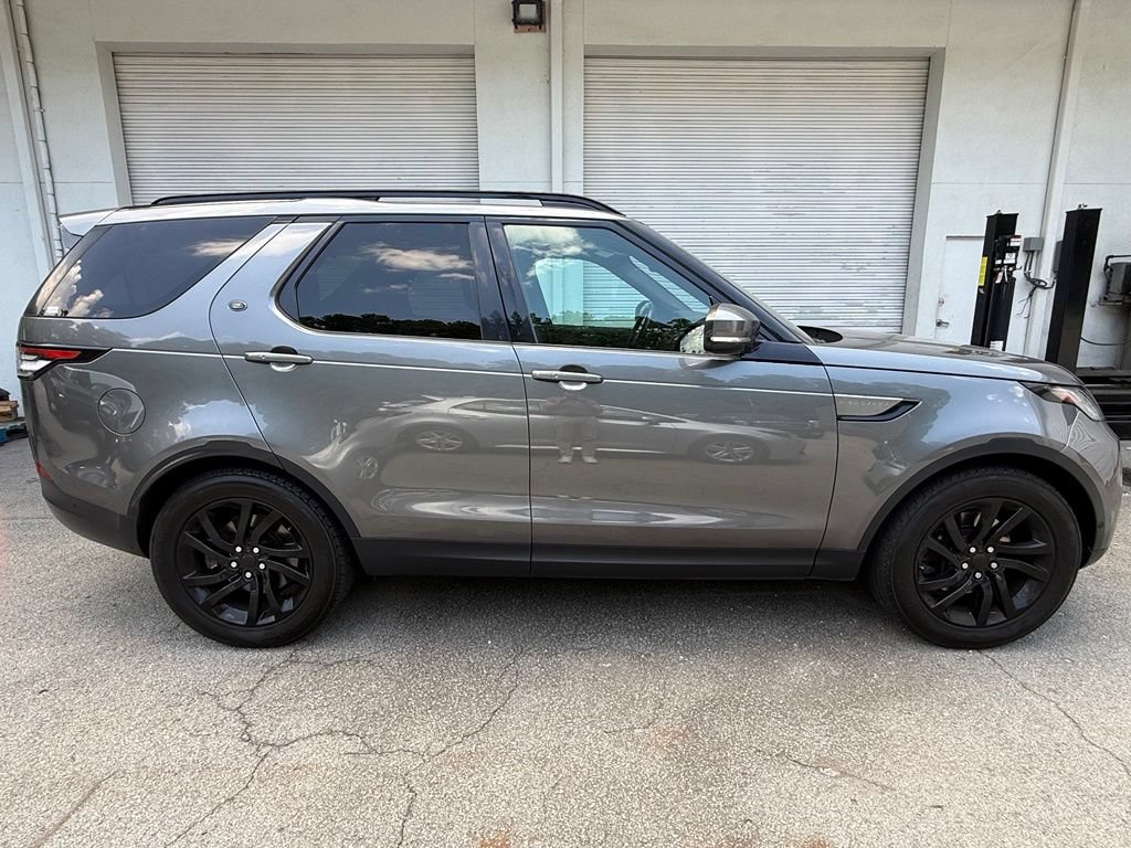 Used 2017 Land Rover Discovery SE AWD/4WD image 8