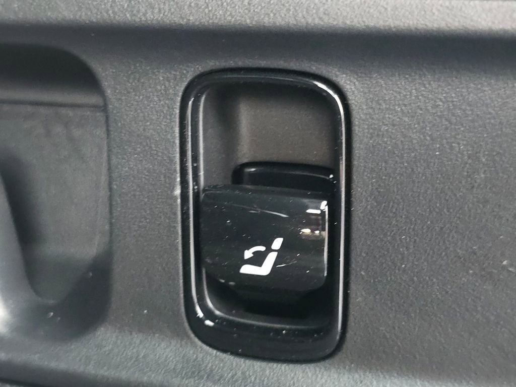 Used 2025 Mercedes-Benz GLC 300 4MATIC image 20