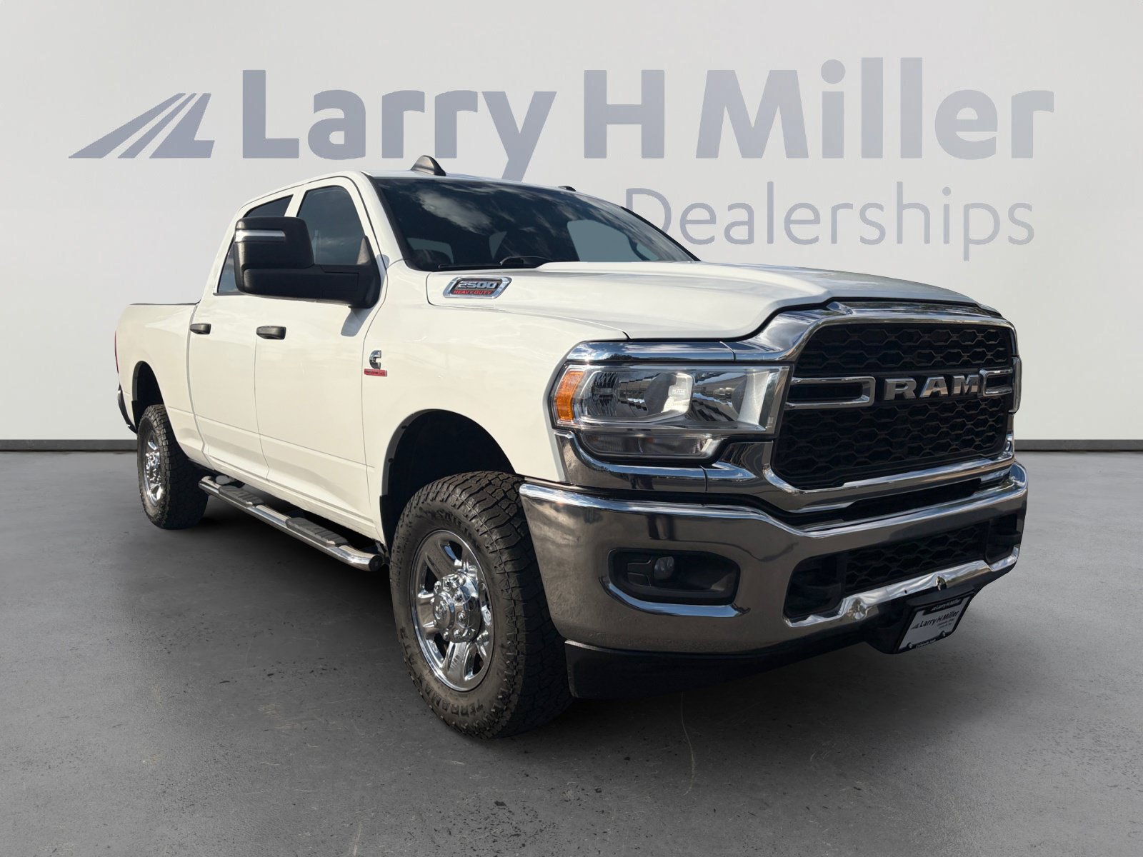 Used 2023 RAM 2500 Tradesman w/ Chrome Appearance Group AWD/4WD image 7