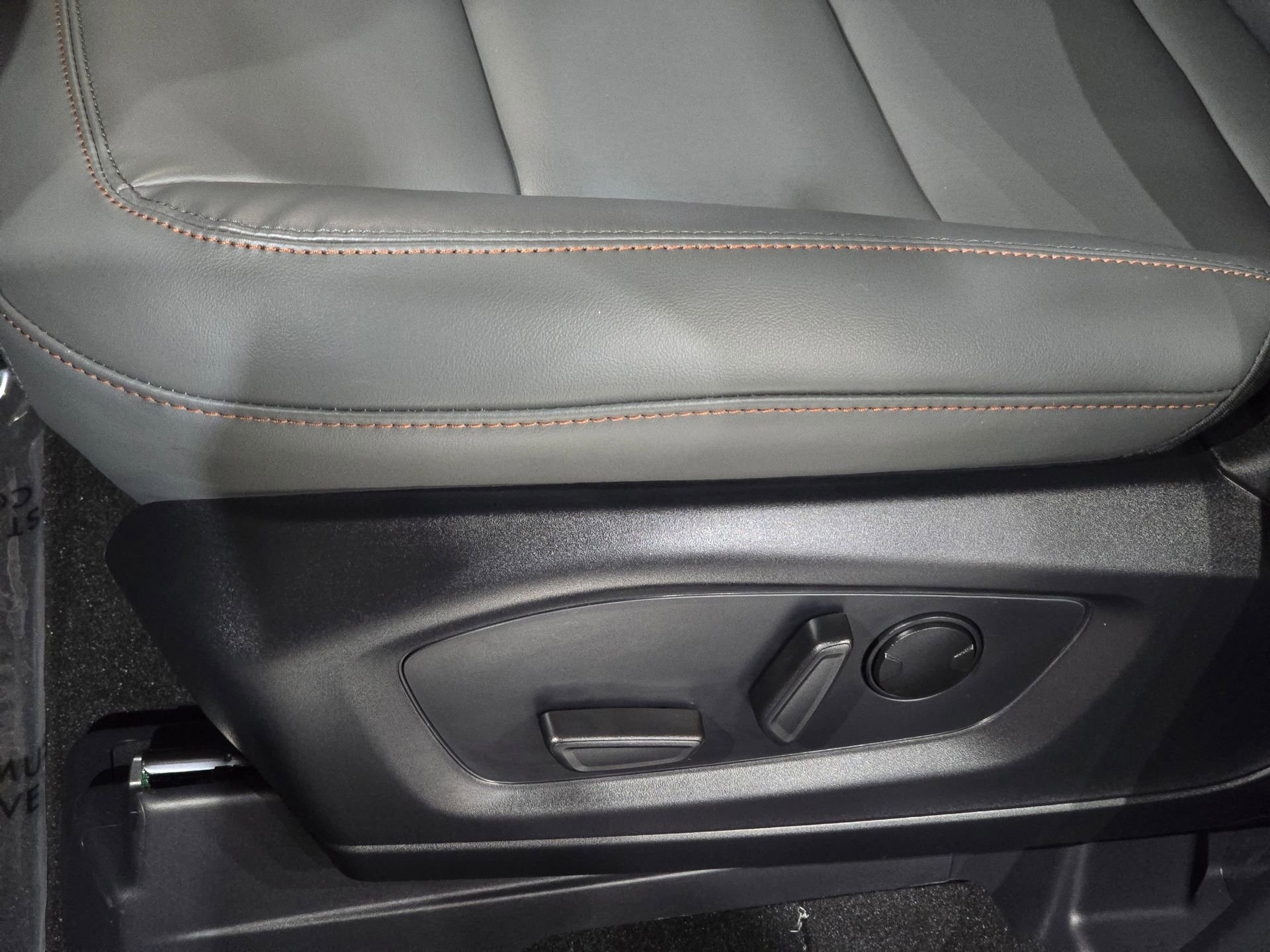 New 2026 Ford Explorer Active w/ Active Comfort Package image 15