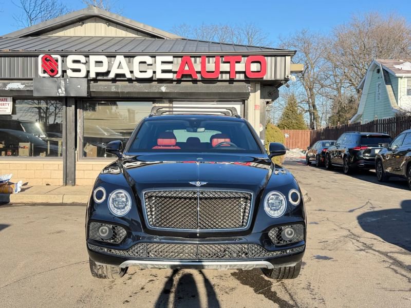 Used 2019 Bentley Bentayga image 2