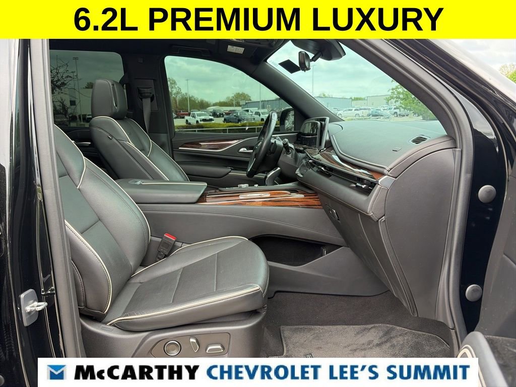 Used 2023 Cadillac Escalade Premium Luxury w/ LPO, Illumination Package AWD/4WD image 33