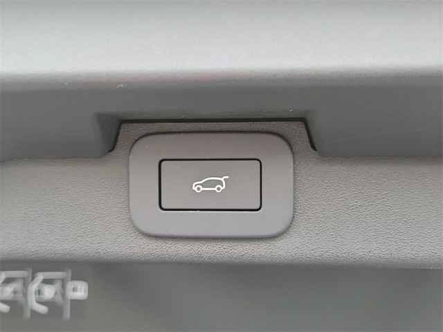 New 2025 Land Rover Discovery Metropolitan Edition AWD/4WD image 18