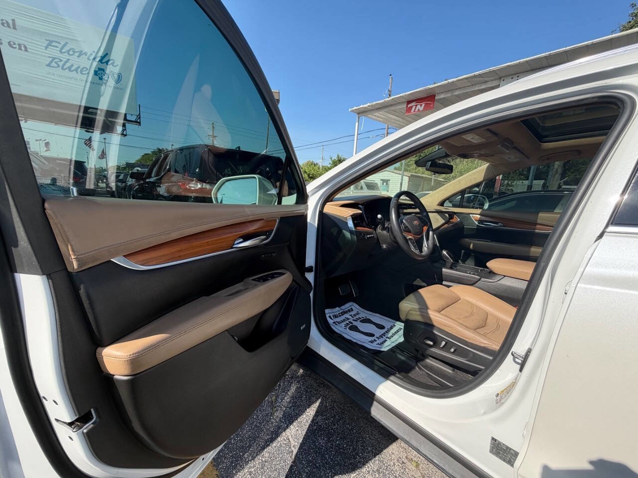 Used 2017 Cadillac XT5 Platinum w/ Driver Assist Package AWD/4WD image 8