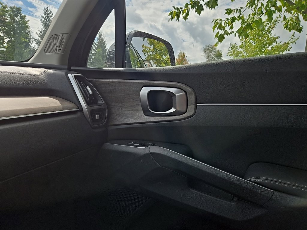 Certified 2023 Kia Sorento S w/ Panoramic Sunroof Package AWD/4WD image 24