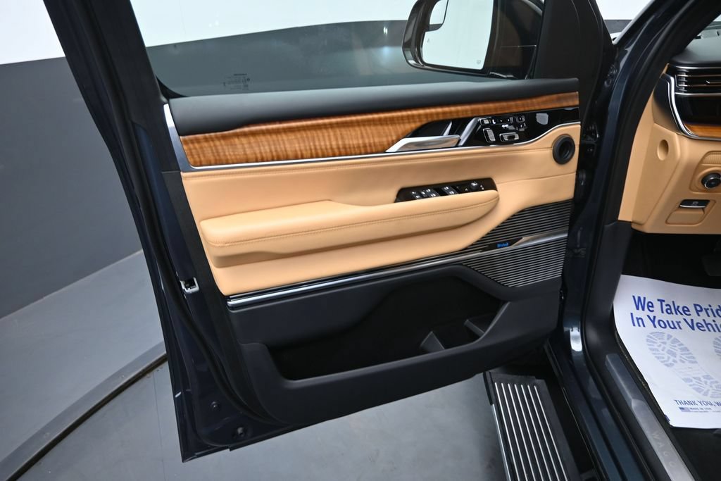 Used 2025 Jeep Grand Wagoneer Series III w/ Rear Seat Video Group 1 AWD/4WD image 22