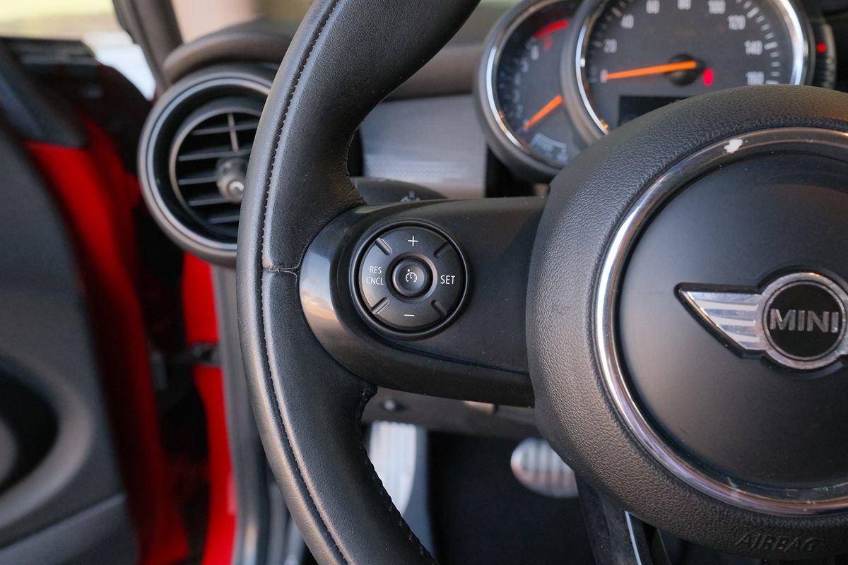 Used 2016 MINI Cooper 2-Door Hardtop FWD image 15