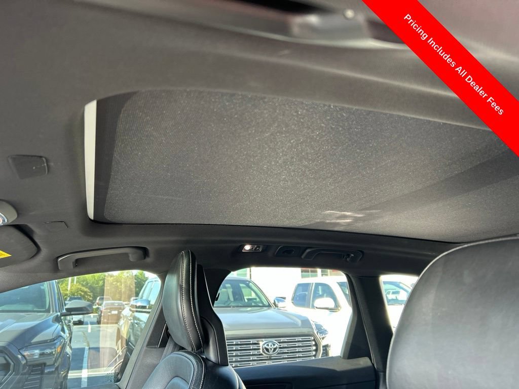 Used 2018 Volvo XC60 T5 R-Design w/ Convenience Package AWD/4WD image 6