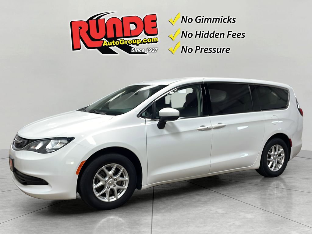 Used 2020 Chrysler Voyager LX FWD image 1