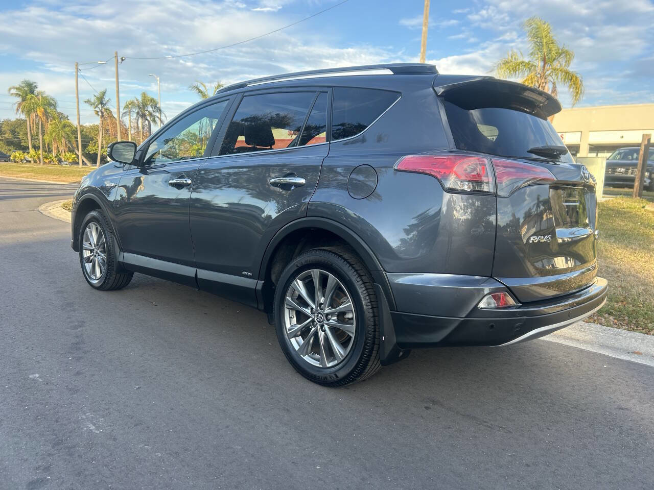 Used 2017 Toyota RAV4 Limited w/ Carpet Mat Package image 3