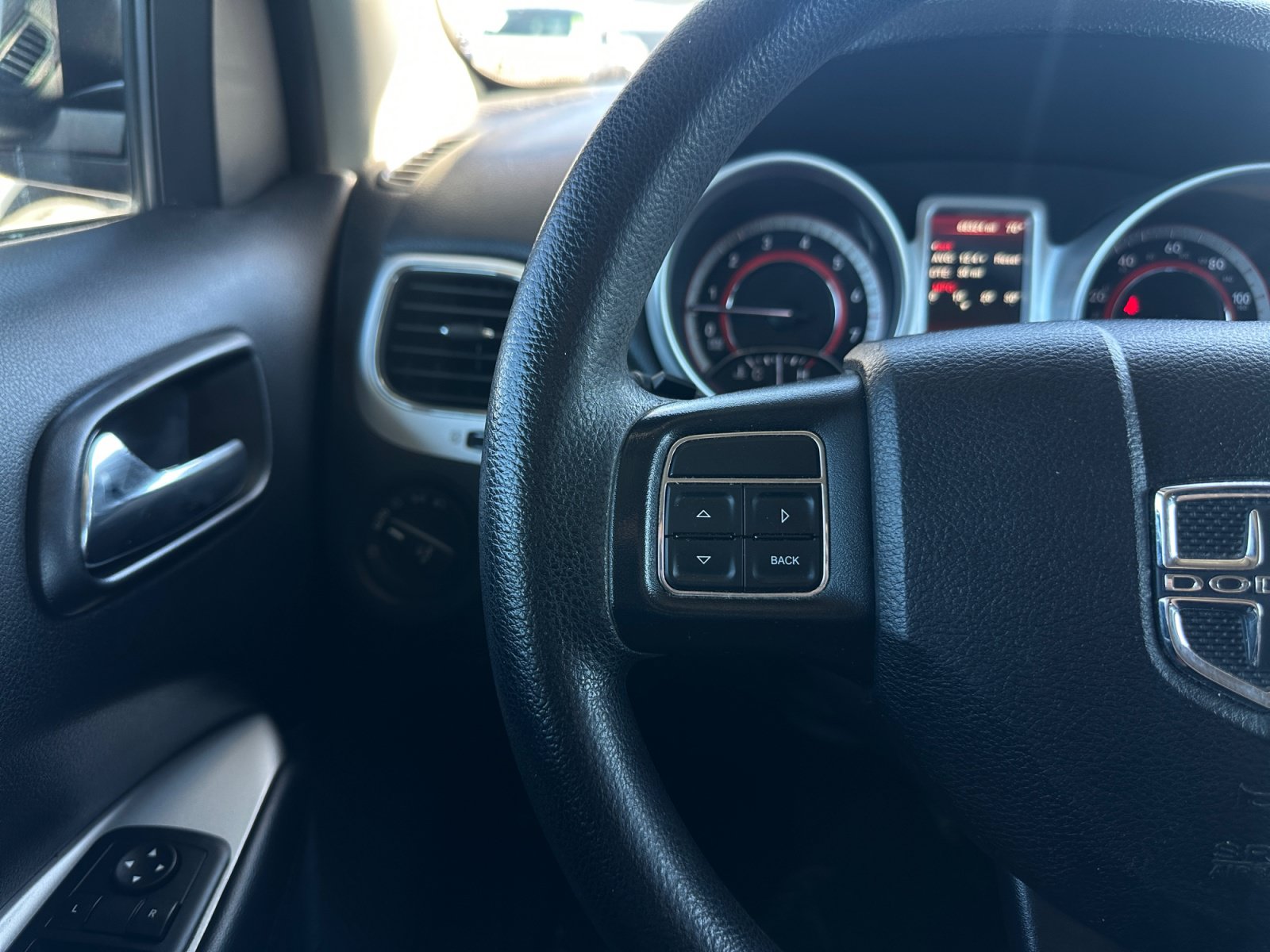 Used 2017 Dodge Journey SXT w/ Comfort/Convenience Group FWD image 18