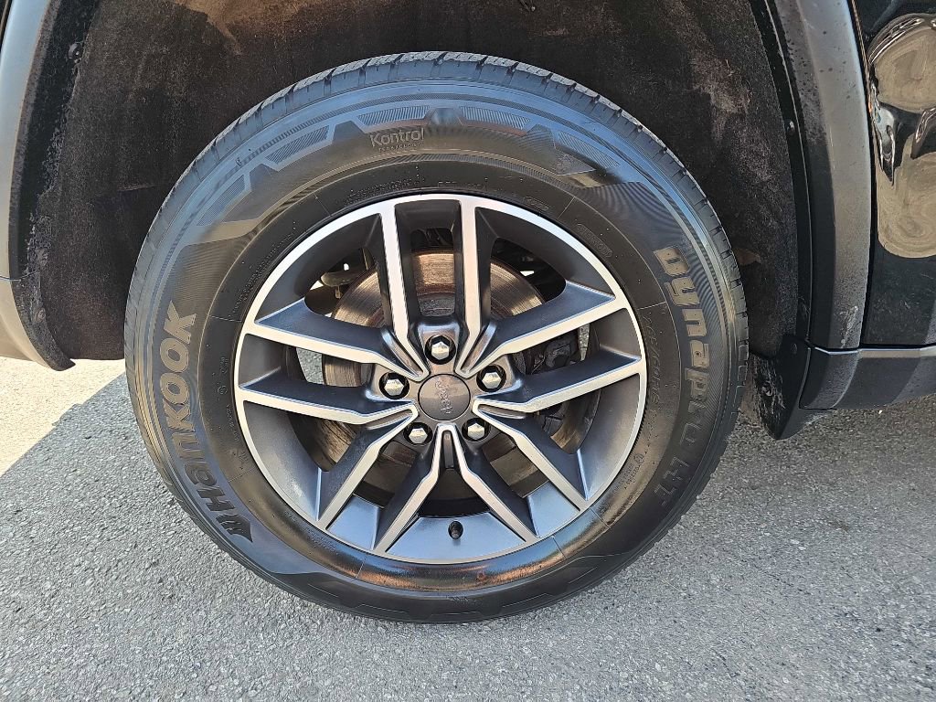 Used 2020 Jeep Grand Cherokee Limited w/ Luxury Group II image 24