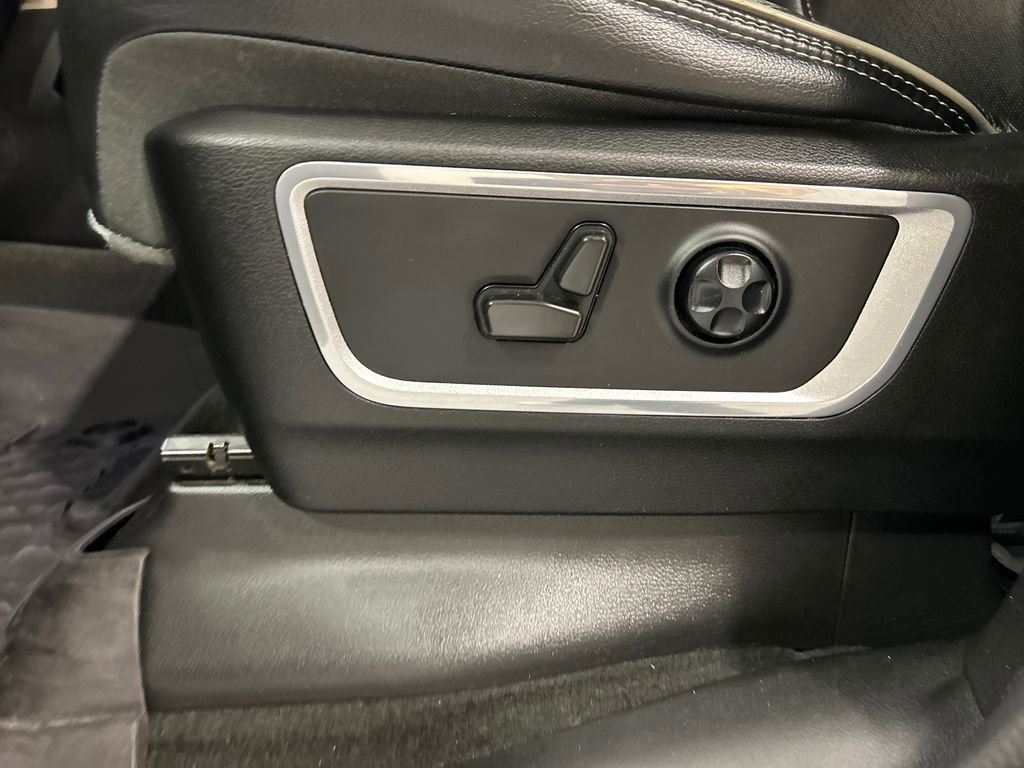 Used 2021 RAM 1500 Laramie AWD/4WD image 18
