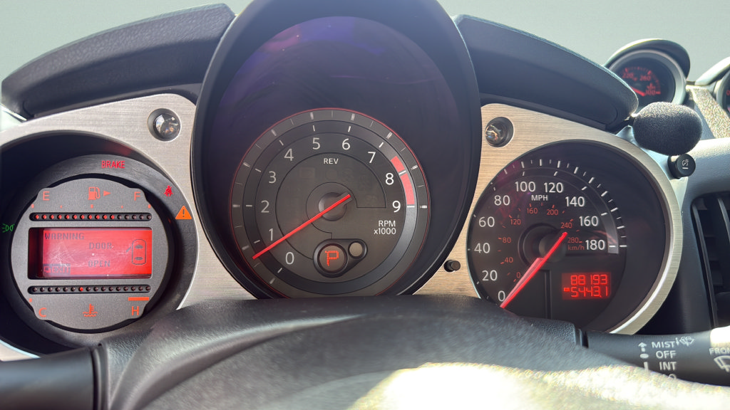 Used 2016 Nissan 370Z Coupe RWD image 11