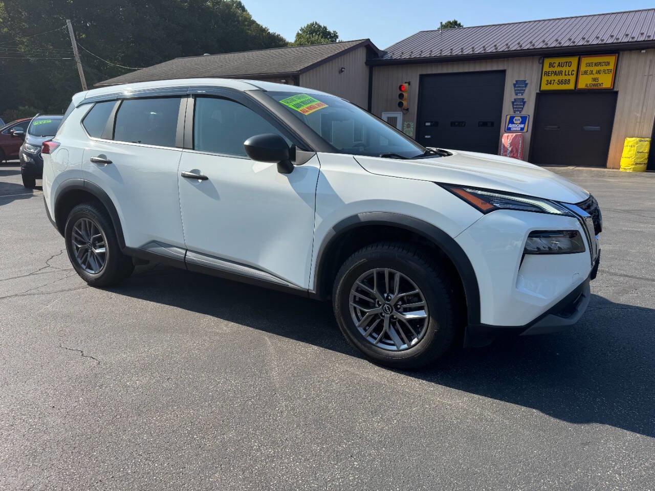 Used 2023 Nissan Rogue S image 1