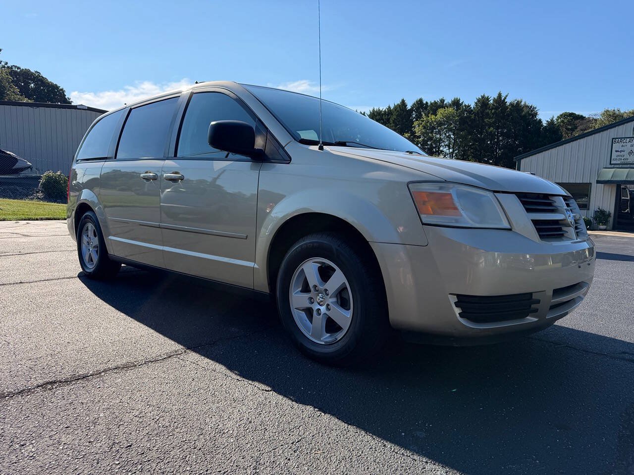 Used 2010 Dodge Grand Caravan Hero w/ Entertainment Group 1 FWD image 5