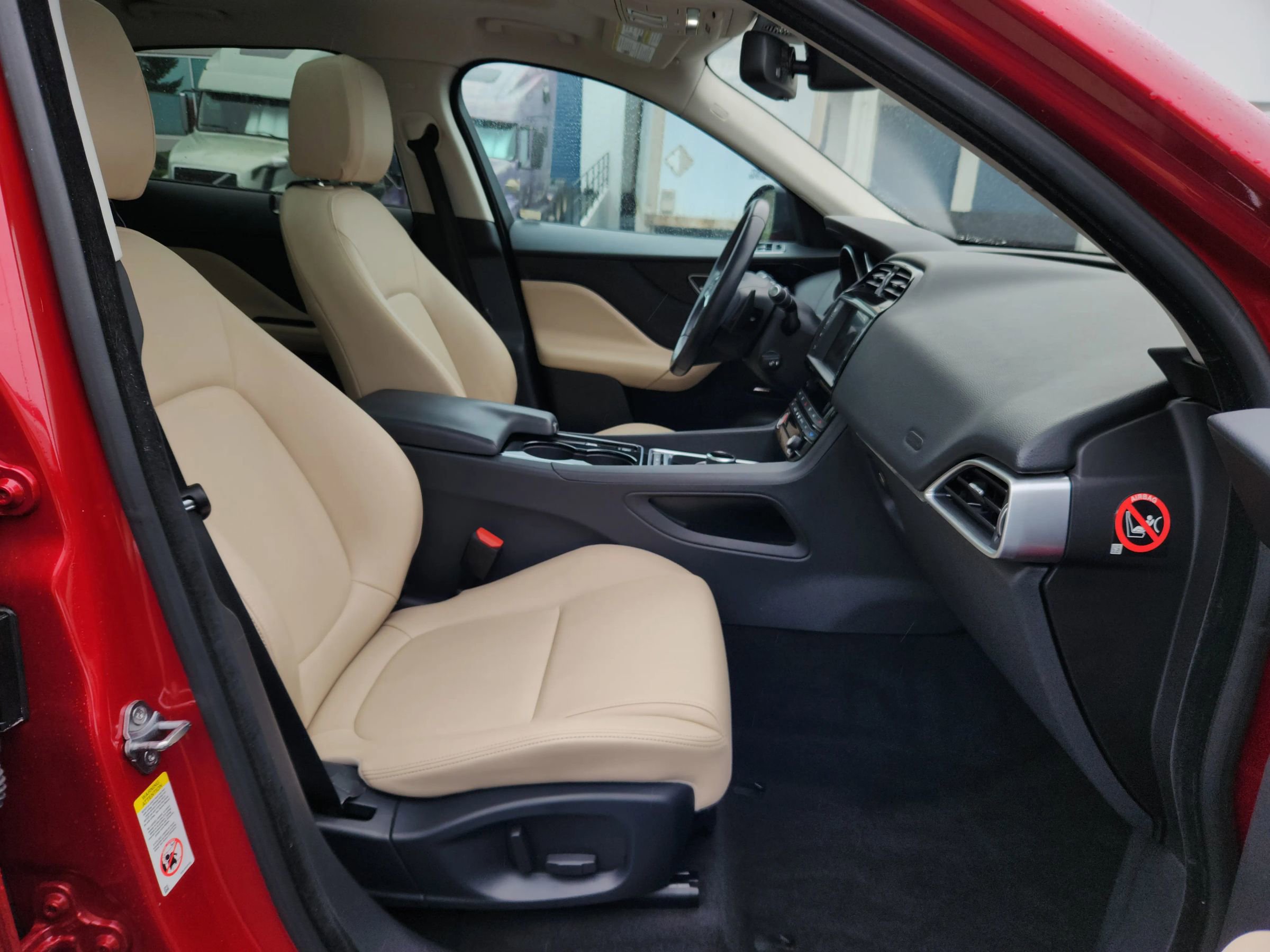 Used 2017 Jaguar F-PACE Premium image 18