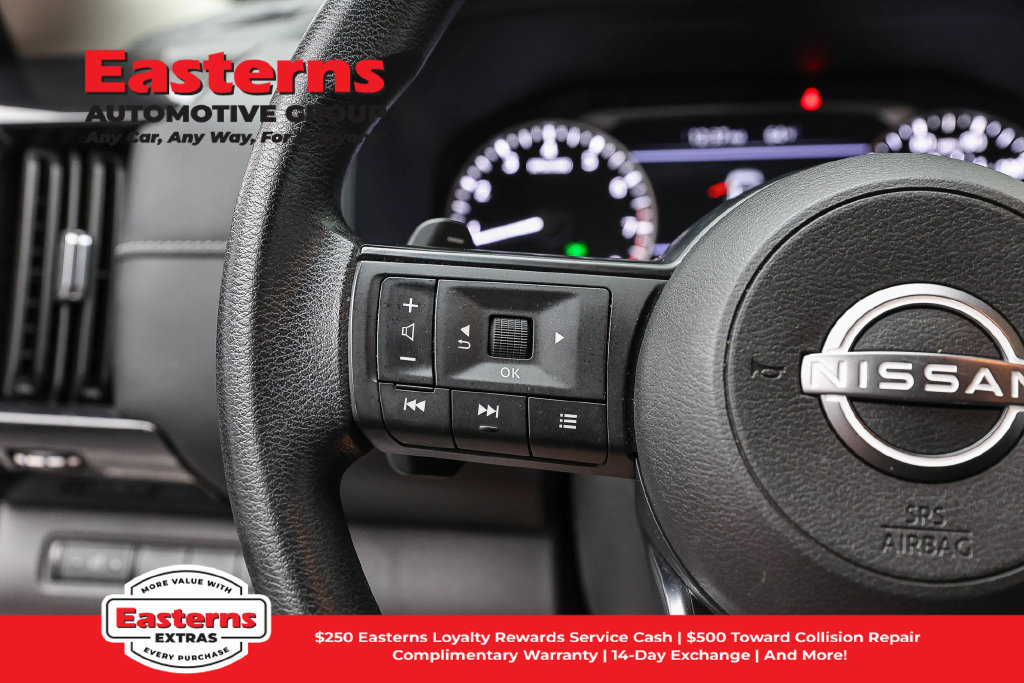 Used 2024 Nissan Pathfinder S AWD/4WD image 16
