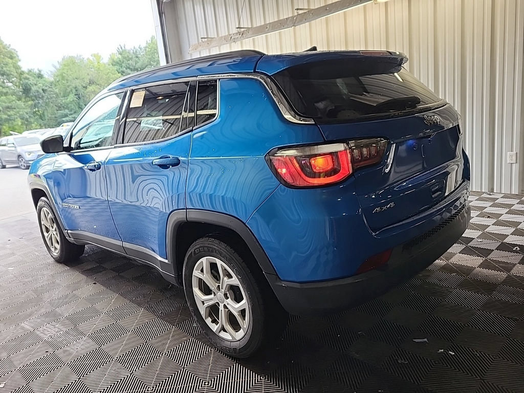 Used 2024 Jeep Compass Latitude w/ Altitude Special Edition AWD/4WD image 4